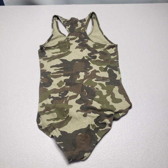 3/$15 zenana outfitters camo summer bodysuit women's size medium - Picture 9 of 10